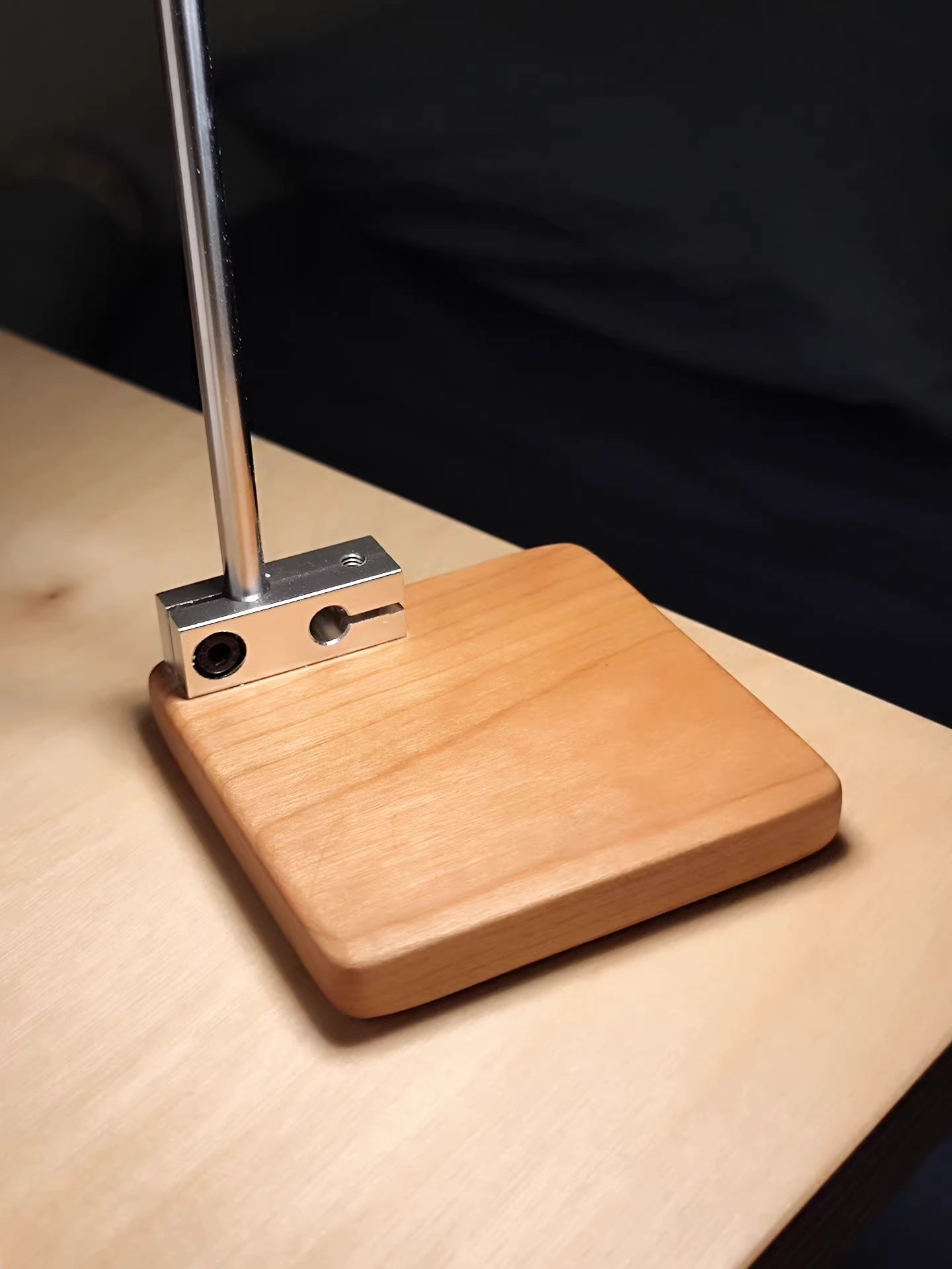Optical Axis Desk Lamp Display Stand